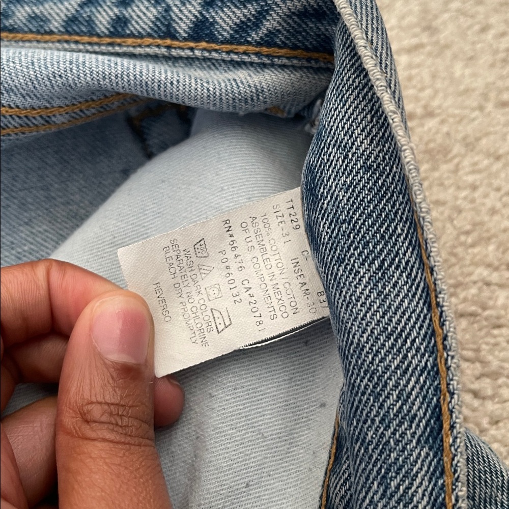 Vintage Tommy Hilfiger Light Wash Jeans - Picture 8 of 9